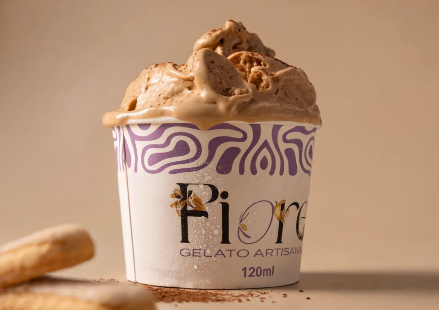 Pot de gelato artisanal en gros plan
