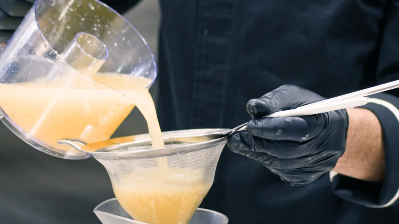 Préparation versée en cuisine